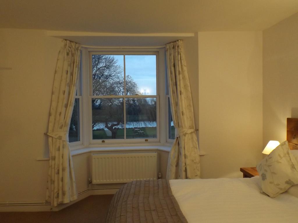 Old Riverview Guest House Earith Стая снимка