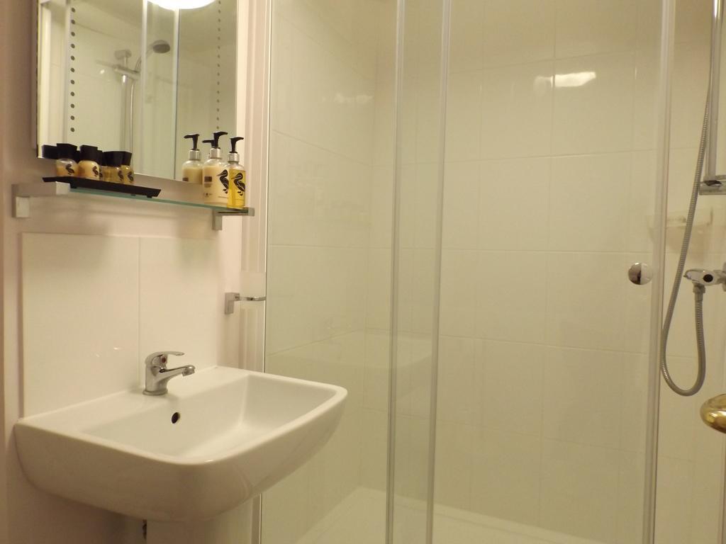 Old Riverview Guest House Earith Стая снимка